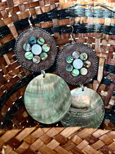 Load image into Gallery viewer, ‘hai̯.kʷa beaded earrings