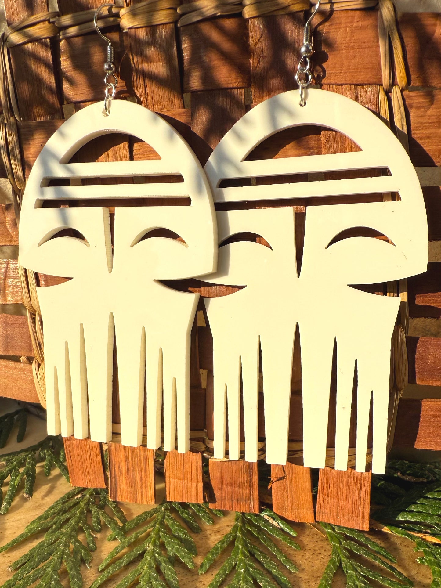 Skull Comb Acrylic Earrings - Bone