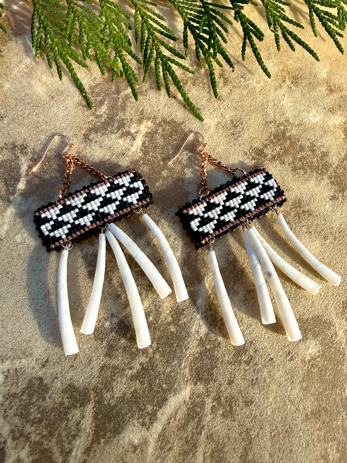saddle mountain beaded earrings - 'hai̯.kʷa