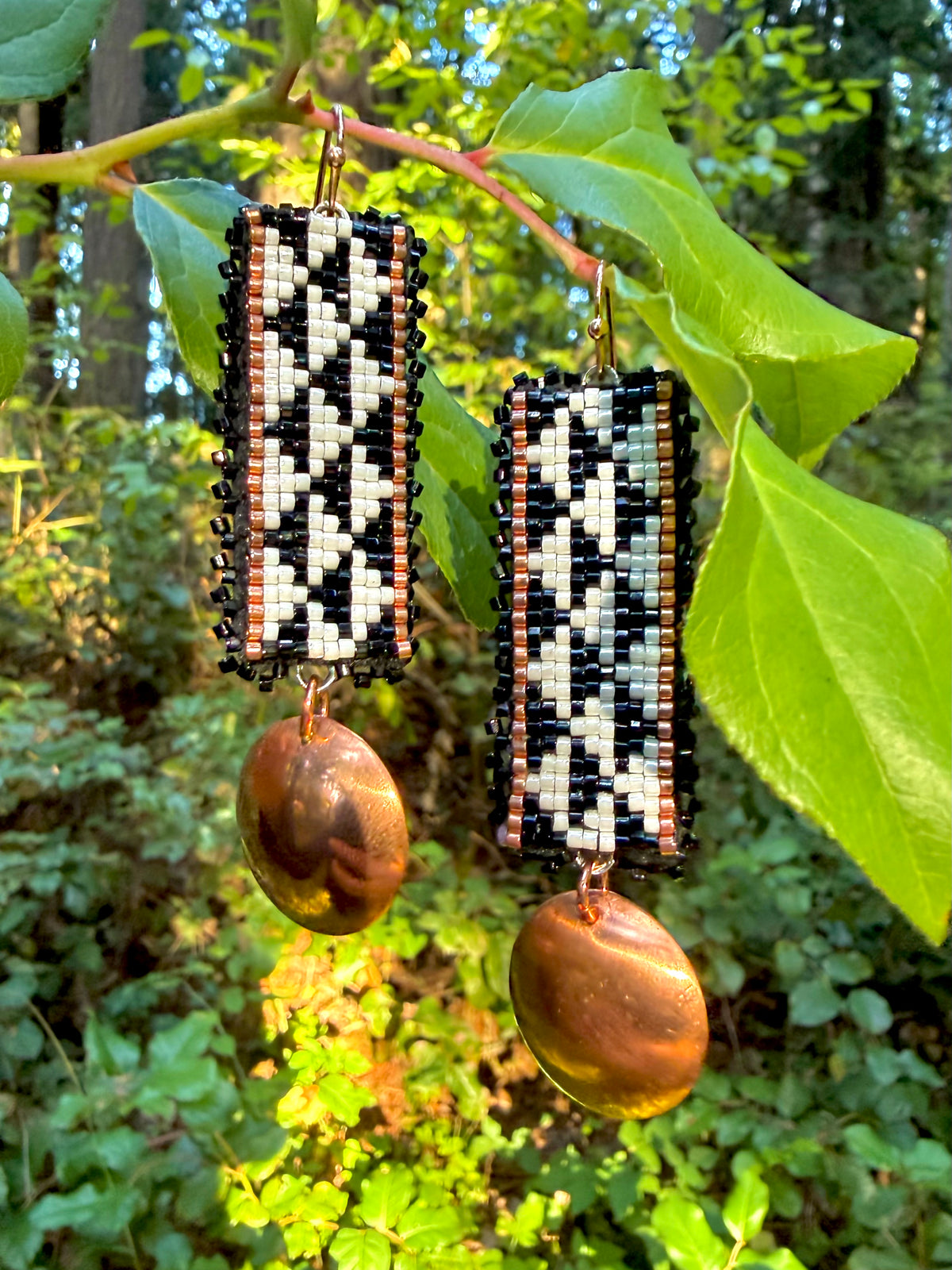 saddle mountain beaded earrings - pil chickamin