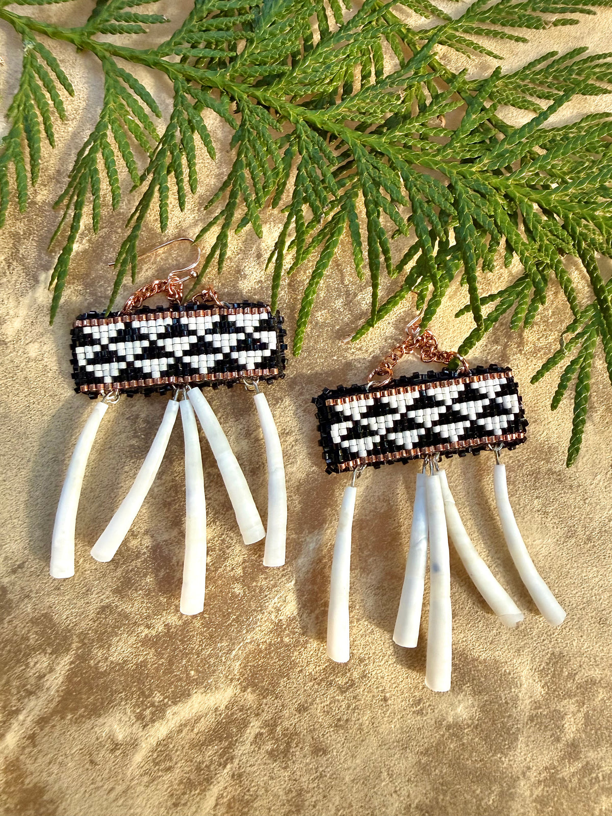saddle mountain beaded earrings - 'hai̯.kʷa