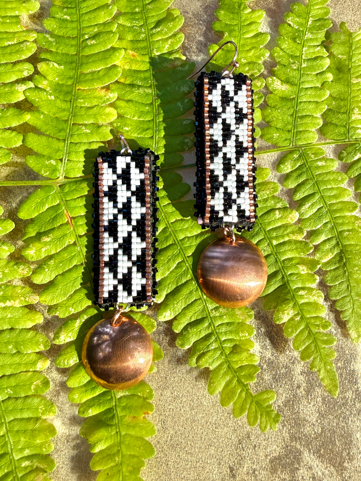saddle mountain beaded earrings - pil chickamin