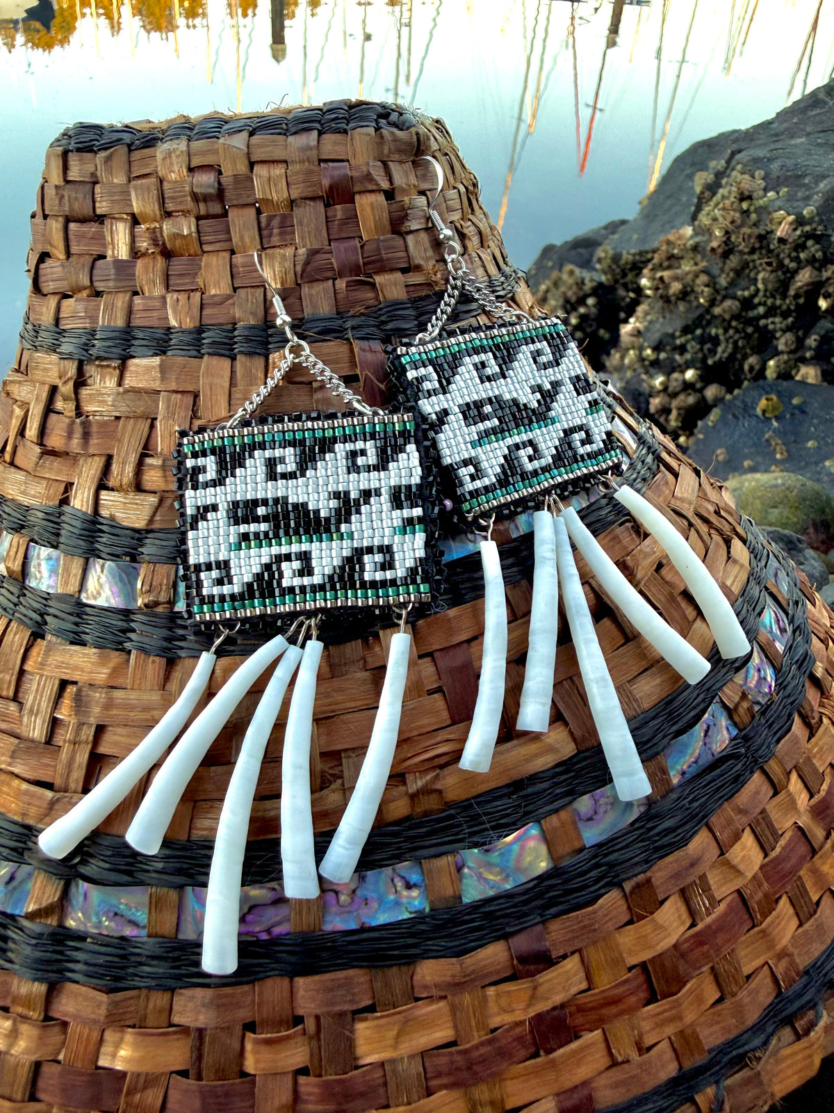 ɛ.'ko.li beaded earrings