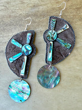 Load image into Gallery viewer, 'ma.t͡ɬɪ.ni beaded earrings
