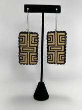 Load image into Gallery viewer, kwón-e-sum Beaded Earrings
